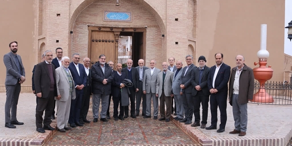 استانداران ادوار مرکزی از گنجینه‌های فرهنگی و مراکز خیریه خمین بازدید کردند