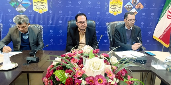 جلسه پایش فعالیت دستگاه‌های اجرایی 

در راستای تحقق بخشیدن اهداف ششمین مجمع سلامت شهرستان با موضوع نشاط اجتماعی به ریاست مهندس گلشن فرماندار شهرستان دلیجان و با حضور دولت آبادی کارشناس امور اجتماعی استانداری مرکزی، امینی کارشناس امور اجتماعی دانشگاه علوم پزشکی استان و سایر اعضا  مرتبط با موضوع در سالن جلسات فرمانداری دلیجان برگزار گردید
 که در خاتمه پس از بحث و تبادل نظر مقرر گردید دستگاه‌های ذی ربط گزارشات و مستندات برگزاری برنامه‌های متناسب با نشاط اجتماعی در شهرستان را به فرمانداری ارسال نمایند.