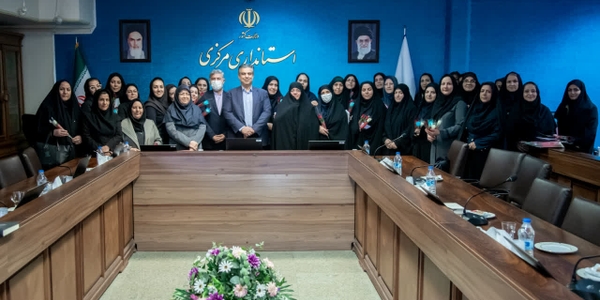 به مناسبت روز زن انجام شد؛
 تجلیل استاندار مرکزی از بانوان شاغل در استانداری 

🔹به مناسبت سالروز ولادت با سعادت حضرت صدیقه طاهره فاطمه زهرا (س) و به مناسبت روز زن و روز مادر، آئین نکوداشت مقام زن و تجلیل از بانوان شاغل در استانداری مرکزی و واحد‌های تابعه با حضور دکتر "مهدی زندیه‌وکیلی" استاندار مرکزی برگزار شد.

🔹در این نشست تعدادی از بانوان حاضر به بیان برخی نقطه نظرات و پیشنهادات خود در‌ راستای ارتقای جایگاه زن و خانواده و مسائل مرتبط با اشتغال بانوان پرداختند.

شنبه ۲۲ آذر ۱۴۰۴