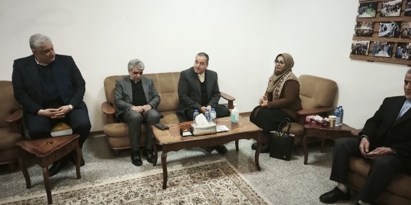 عبدالرضا حاجی علی‌بیگی فرماندار شهرستان اراک، 2000 بافنده فرش در ۹۰۰ کارگاه بافندگی در روستای جیریا اشتغال دارند