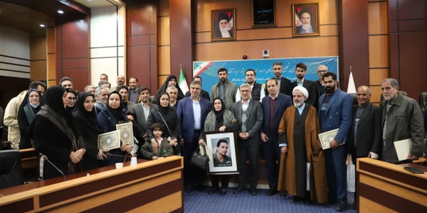 استاندار مرکزی: دشمن از خلأهای فرهنگی و اجتماعی برای نفوذ استفاده می‌کند .