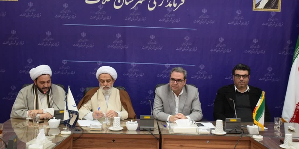 جلسه شورای اداری شهرستان محلات به ریاست حسن خزائی‌پور فرماندار شهرستان و با حضور ائمه جمعه شهرهای محلات و نیم‌ور و اعضای شورای اداری شهرستان محلات در فرمانداری این شهرستان برگزار شد.