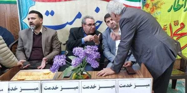 برپایی میز خدمت مسئولان شهرستان محلات در نماز جمعه