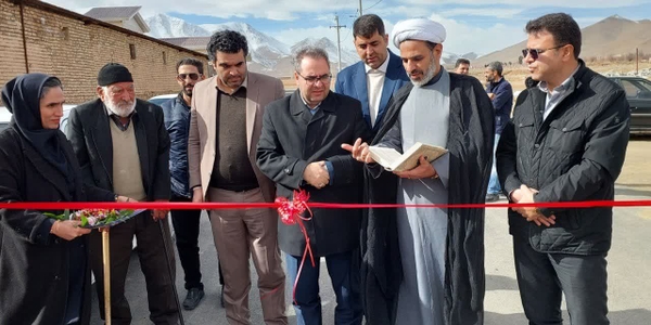 هم‌زمان با ایام‌الله دهه فجر، پروژه آسفالت و جدول‌گذاری معابر روستای عیسی‌آباد با حضور مسئولان شهرستان محلات به بهره‌برداری رسید.