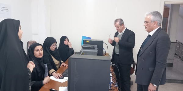 حضور فرماندار شهرستان زرندیه در محل ثبت‌نام هفتمین دوره انتخابات شوراها