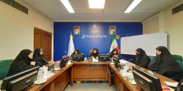 نهمین جلسه هم اندیشی ومشاوره ای باحضورنمایندگان دانش آموزی و دانشجویی در خصوص اقدامات ستادی واجرایی کمیته بانوان کنگره ۶۲۰۰شهید استان به ریاست مفتح زاده مدیرکل امور زنان وخانواده استانداری مرکزی برگزارگردید.

 درنتیجه این جلسه، مقررگردید گروه هم اندیشی نوجوانان وجوانان با حضور هیئت اندیشه ورزی دختران نوجوان وجوان دفتر اموربانوان و راهبران گروههای فعال اجتماعی فرهنگی دانش آموزی ودانشجویی باقید فوریت تشکیل شود.

🗓دوشنبه ۲۲ دی ۱۴۰۴
