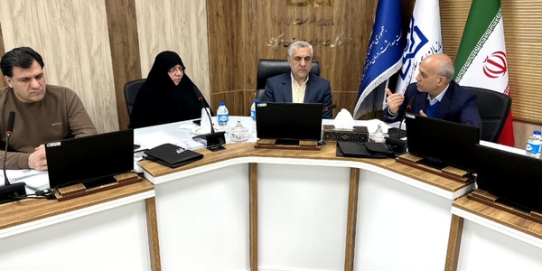 نشست مجمع خیرین بیمه سلامت استان مرکزی باحضور مفتح زاده مدیر کل امور بانوان وخانواده استانداری، باقری مدیرکل امور اجتماعی استانداری و دکتر نجاتی، مدیرکل بیمه سلامت استان برگزار شد.

سه شنبه ۱۴ بهمن ۱۴۰۴