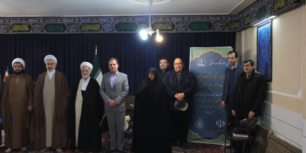 به ریاست  آیت الله دری نجف آبادی  نماینده  محترم ولی فقیه و امام جمعه اراک،  مفتح زاده مدیرکل امور زنان وخانواده استانداری مرکزی به عنوان عضو کارگروه سندملی ارتقای فرهنگ وقف استان  ،دومین جلسه هماهنگی اجرای سند ملی وقف ،با حضور مدیران سایر دستگاههای اجرایی  درمحل دفتر نماینده ولی فقیه   تشکیل شد .

دوشنبه ۶ بهمن ۱۴۰۴