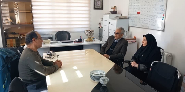 بازدید فرماندار شهرستان زرندیه از شرکت آذران شکلات پورمند