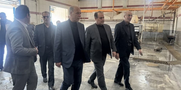 بازدید دکتر آقاعلیخانی معاون امور اقتصادی و توسعه منطقه‌ای استانداری مرکزی و دکتر حسینی معاون استاندار و فرماندار ویژه شهرستان ساوه ، کتان فروش مدیرکل جهادکشاورزی استان مرکزی و جمعی از مسئولین از شرکت زر ماکیان کشتارگاه مرغ شهر ساوه