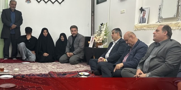 تجلیل و دیدار استاندار مرکزی با خانواده سردار شهید حسن شاکری