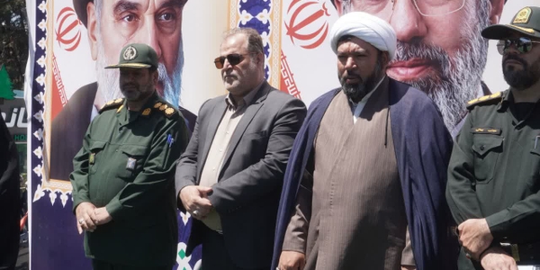 حضور دکتر سید مهدی حسینی معاون استاندار و فرماندار ویژه شهرستان ساوه، حجت الاسلام سبزی نماینده مردم شریف ساوه و زرندیه، محمدحسن قاسمیان معاون سیاسی، امنیتی و اجتماعی فرمانداری، سرهنگ جمالی فرمانده نیروی انتظامی و سرهنگ روح افزا فرمانده سپاه ناحیه ساوه در اجتماع دختران جان فدای ایران