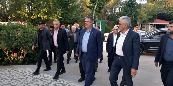 بازدید استاندار مرکزی از مزرعه کشاورزی در احمدآباد فصیح زرندیه