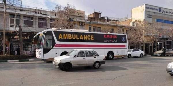 یک دستگاه اتوبوس آمبولانس در راستای مصوبه کمیته اضطرار آلودگی هوای اراک در میدان شهدای این کلانشهر مستقر شد.
