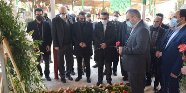 حضور مسئولین استان بر مزار مطهر شهدای محلات و ادای احترام به مقام شامخ شهدا