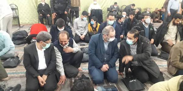 استاندار مرکزی باتفاق تعدادی از مدیران در بازدید از یکی از مناطق حاشیه نشین اراک با اهالی این منطقه دیدار و گفتگو نمود