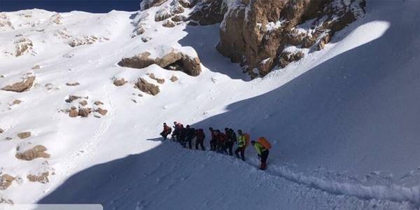 هشت کوهنورد مفقود شده در کوه‌های آقداش نوبران از خطر نجات یافتند