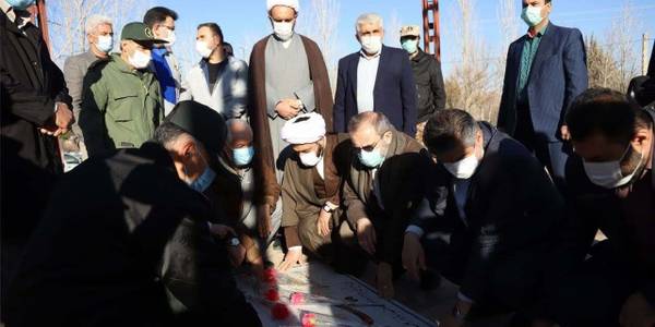 ادای احترام مسئولین استان به مقام شامخ شهدا در نیم‌ ور محلات