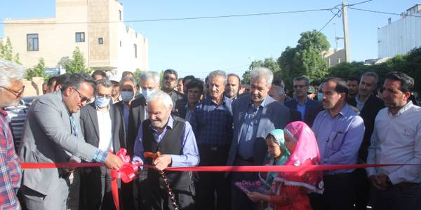 نخستین جشنواره گل و گلاب روستای شهابیه شهرستان خمین برگزار شد