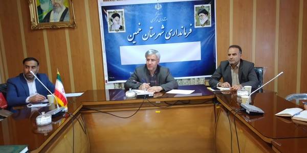 جلسه بررسی مشکلات روستای کاظم آباد با منابع طبیعی شهرستان خمین برگزار شد
