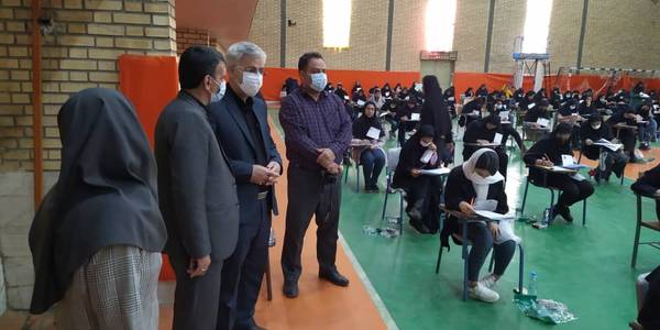 فرماندار از محل برگزاری کنکور سراسری در شهرستان خمین بازدید کرد.