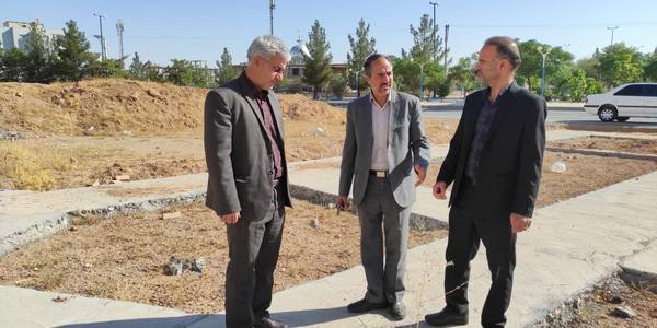 فرماندار از محل احداث ساختمان مدرسه شهرک معلم خمین بازدید کرد