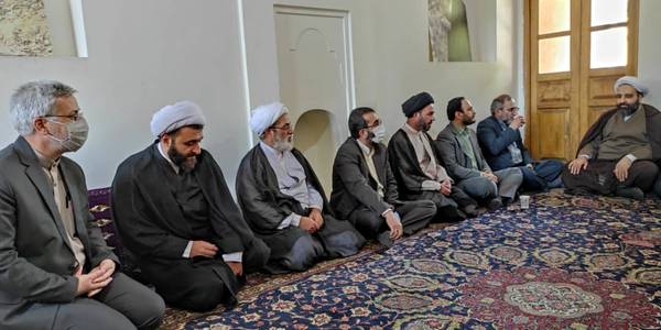 سخنگو و رئیس شورای اطلاع رسانی دولت از بیت قدیمی حضرت امام در خمین بازدید کرد