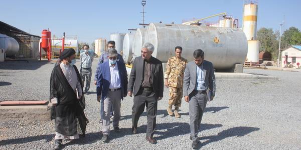 فرماندار و امام جمعه خمین از تعدادی واحدهای تعاونی شهرستان خمین بازدید کردند