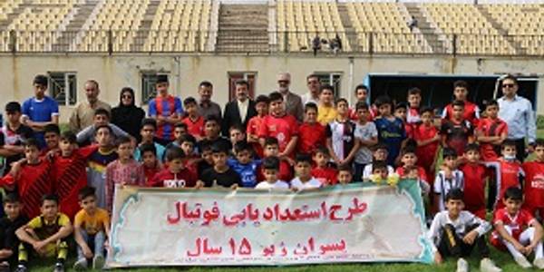 افتتاح و بهره برداری از زمین چمن فوتبال مجتمع ورزشی فتح المبین شهر شازند