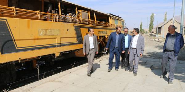 بازدید فرماندار شهرستان شازند از ایستگاه راه آهن شازند و نور آباد