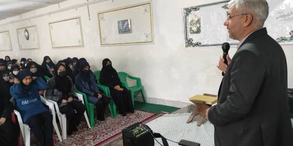 نشست بصیرتی جهاد تبیین در مدرسه متوسطه دوم دخترانه صدرا خمین برگزار شد