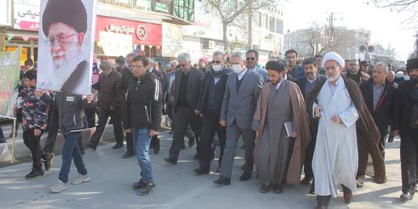 راهپیمایی مردم شهرستان خمین در محکومیت توهین نشریه فرانسوی به مرجعیت برگزار شد