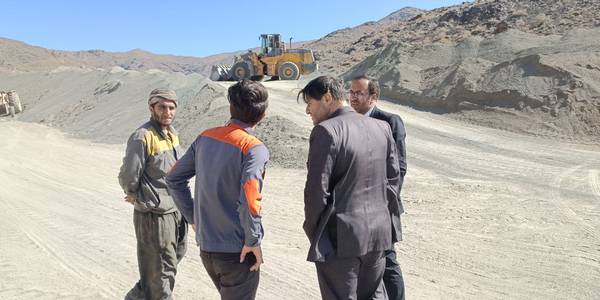 بازدید دبیر کمیسیون مبارزه با قاچاق کالا و ارز استان از معدن تولید سنگ آهن شهرستان دلیجان