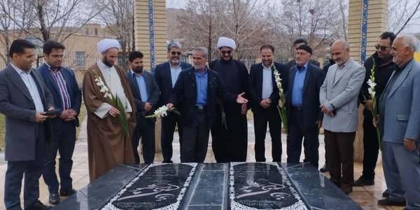 ادای احترام فرمانداربه مقام شامخ شهیدان در روز شهداء