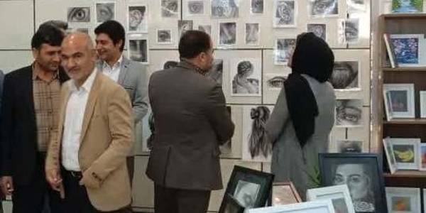 بازدید فرماندار از نمایشگاه نقاشی در بخش قره چای