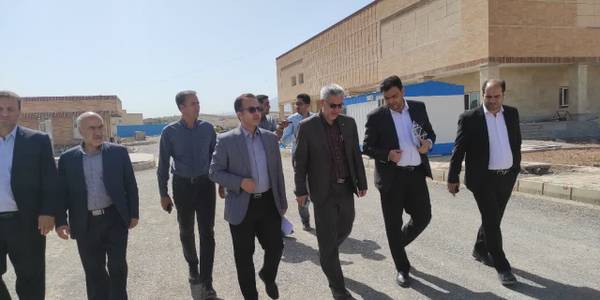 فرماندار از پروژه احداث بیمارستان جدیدالاحداث خمین بازدید کرد