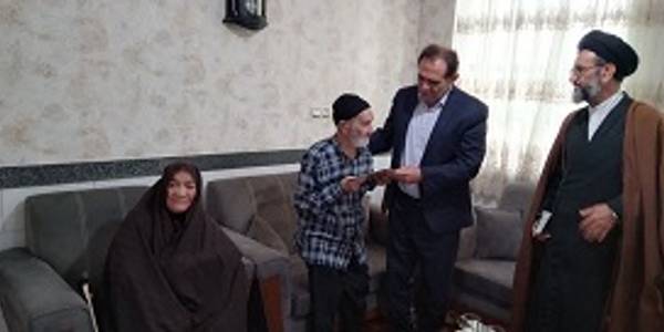 دیدار سرپرست فرمانداری با خانواده شهدا و جانبازان در شهر شازند
