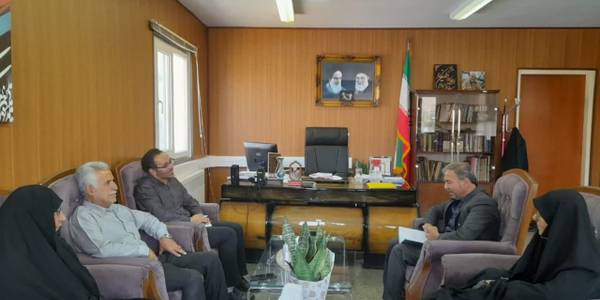 اعضای هیت مدیره شرکت توسعه و عمران با جواد اتابکی سرپرست فرمانداری شهرستان تفرش در دفتر فرمانداری دیدار کردند      :