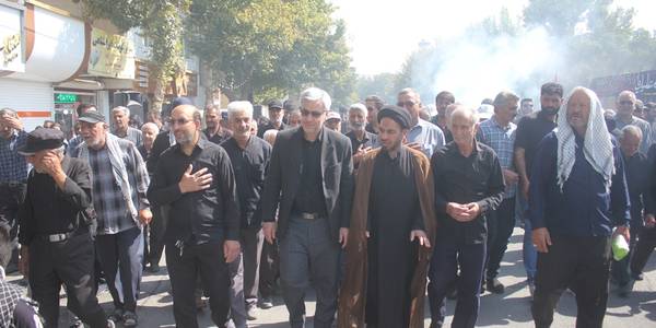 مراسم  معنوی پیاده روی جاماندگان اربعین حسینی در خمین برگزار  شد