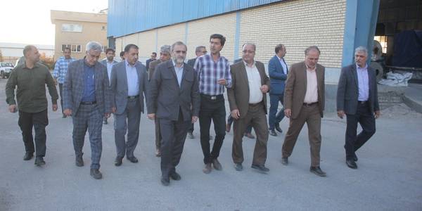 استاندار مرکزی از تعدادی صنایع و معادن شهرستان خمین بازدید کرد