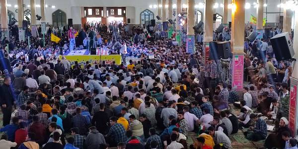 اجتماع بزرگ مردمی به مناسبت یوم الله ۱۳آبان با حضور پرشور و گسترده نوجوانان، جوانان، دانش آموزان، دانشجویان، مردم و مسئولین شهرستان ساوه