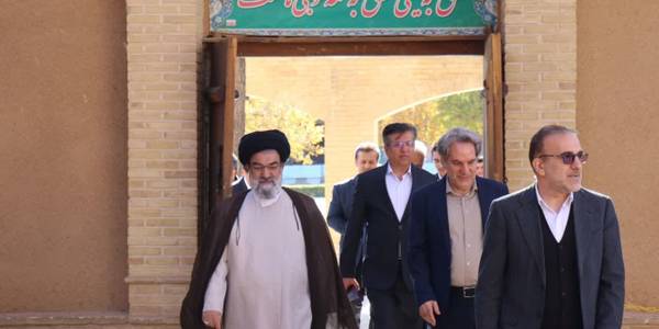 رئیس سازمان نظام پزکشی کشور از بیت تاریخی حضرت امام (ره) در خمین بازدید کرد