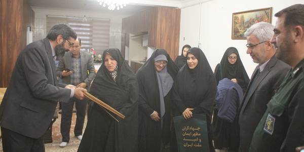 مدیر کل امور ایثارگران وزارت جهاد کشاورزی با خانواده شهیدان بیات و فضلی در خمین دیدار کرد