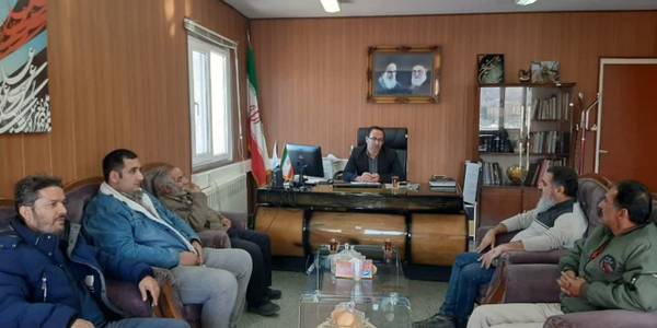 دیدار اعضای اتحادیه تاکسیرانی شهر با فرماندار