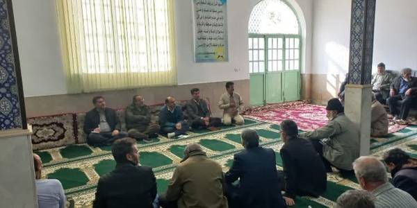 برگزاری میز خدمت در روستای زنگارک توسط مسئولین شهرستان فراهان به مناسبت فرارسیدن دهه مبارک فجر