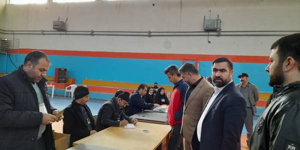 بازدید فرماندار شهرستان فراهان از شعب أخذ رأی