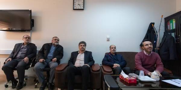 بازدید استاندار مرکزی از دفتر فناوری استانداری در حین برگزاری انتخابات