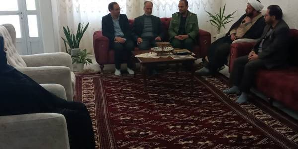 دیدار فرماندار باحاج منصور حیدری رزمنده و جانباز ۸ سال دفاع مقدس