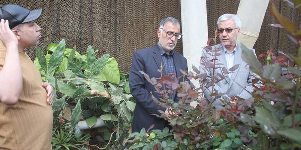 فرماندار و بخشدار مرکزی خمین از تعداد یک واحد گلخانه صنعتی در روستای ورچه بازدید کردند