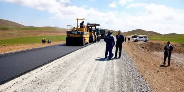 ادامه ساخت راه روستایی «ماستر - گونه» در شهرستان فراهان شروع شد.